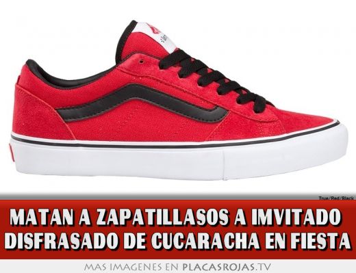 Matan a zapatillasos a imvitado  disfrasado de cucaracha en fiesta